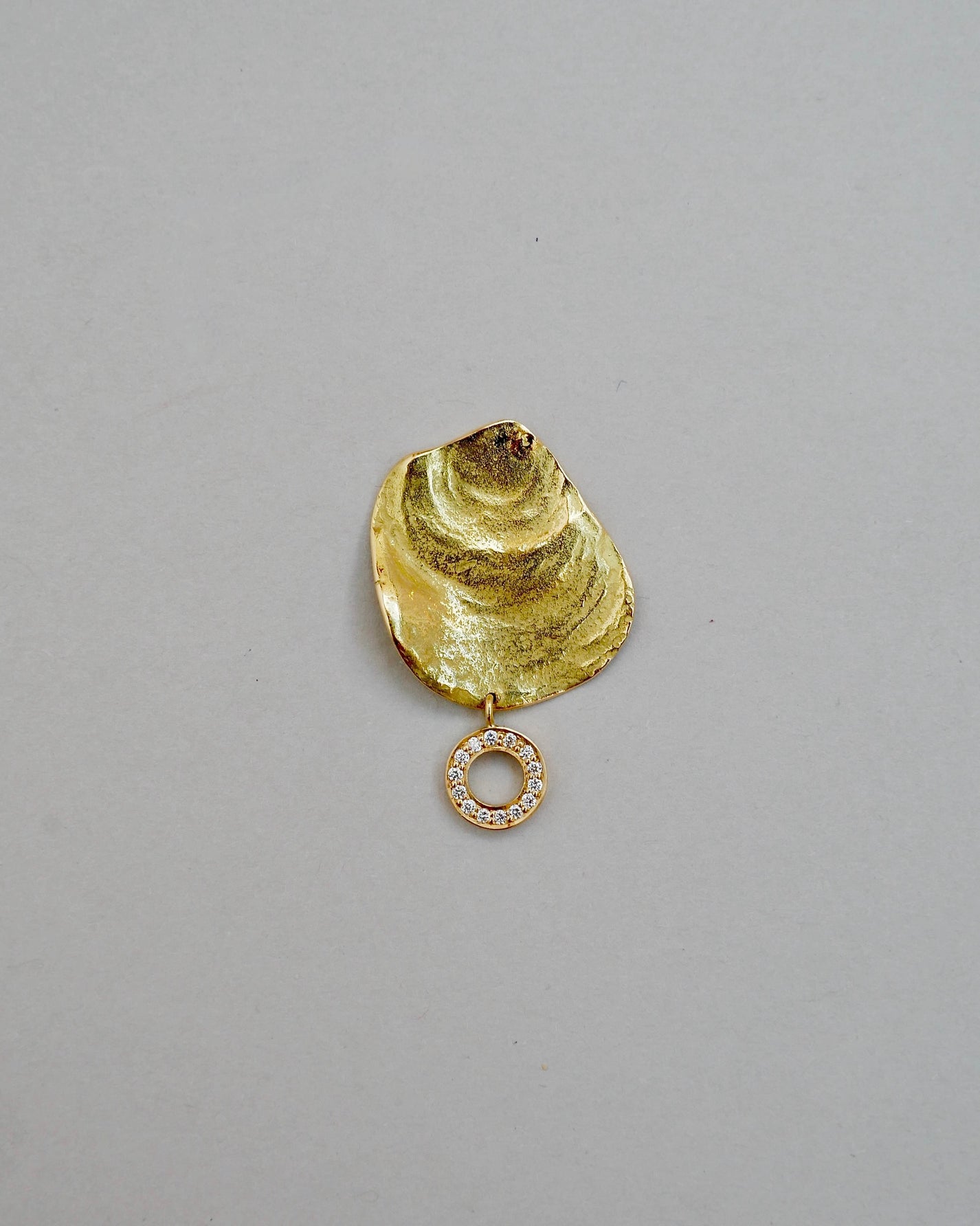 BIG SHELL EARRING - SINGLE