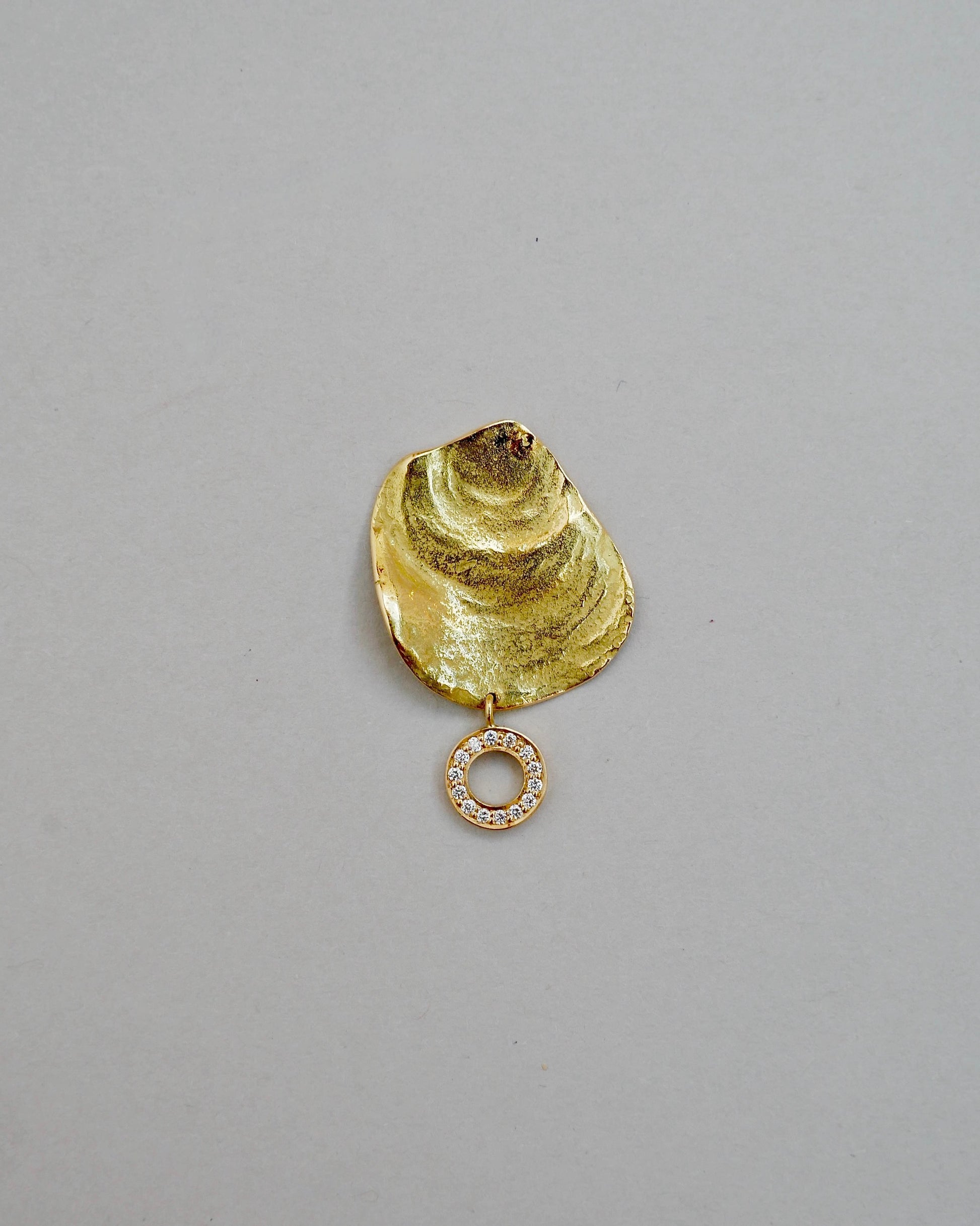 BIG SHELL EARRING - SINGLE