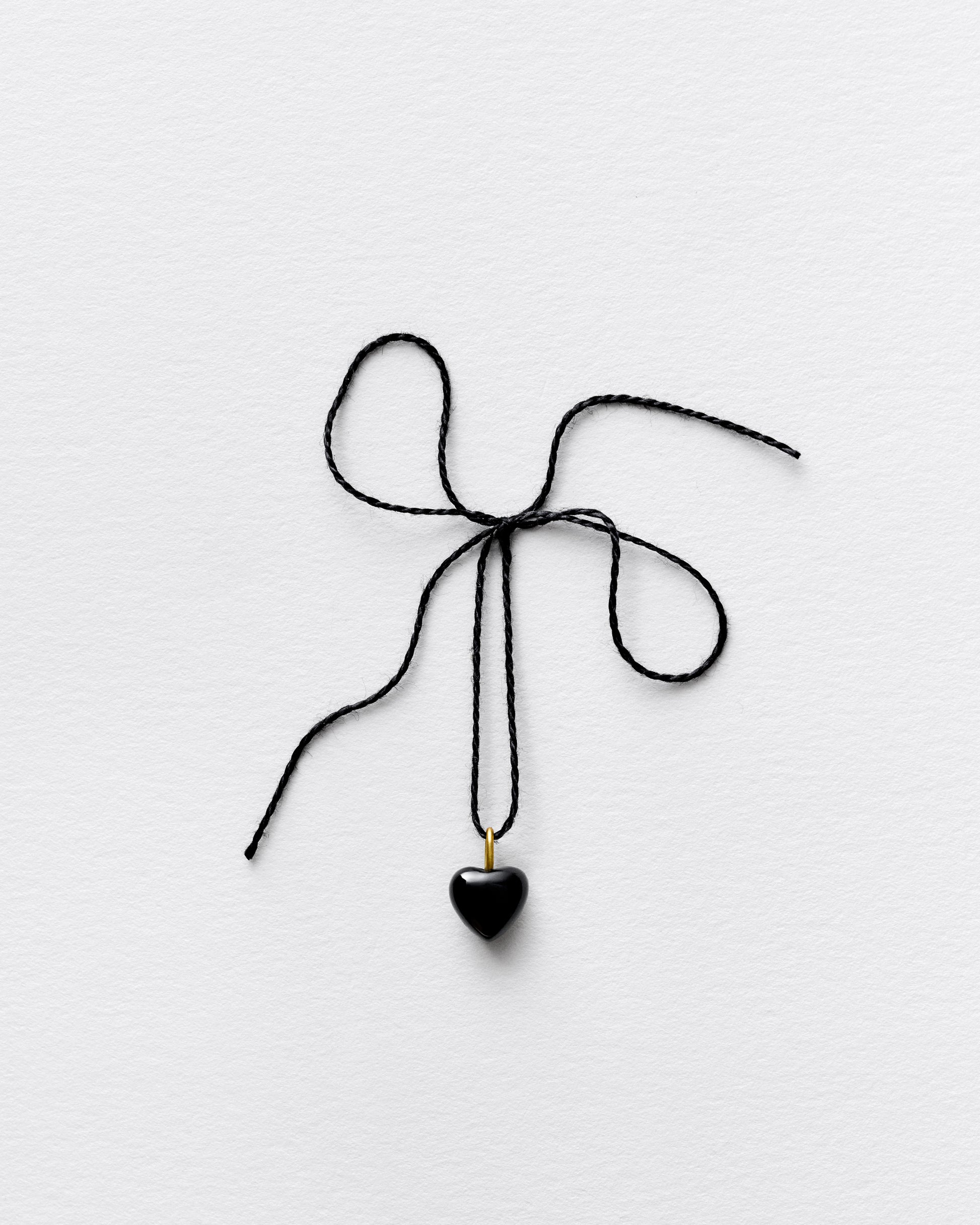 BLACK HEART PENDANT-MIDI