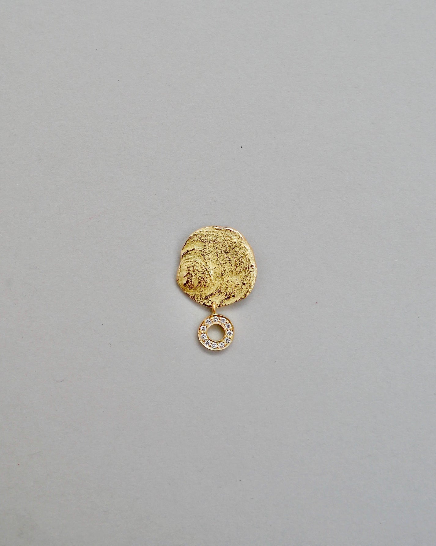 SHELL EARRING - SINGLE