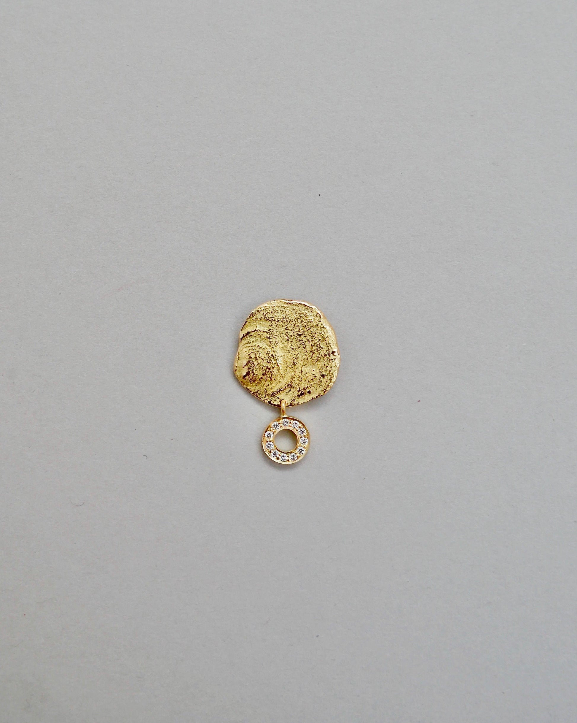 SHELL EARRING - SINGLE