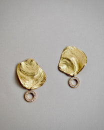 BIG SHELL EARRINGS-PAIR