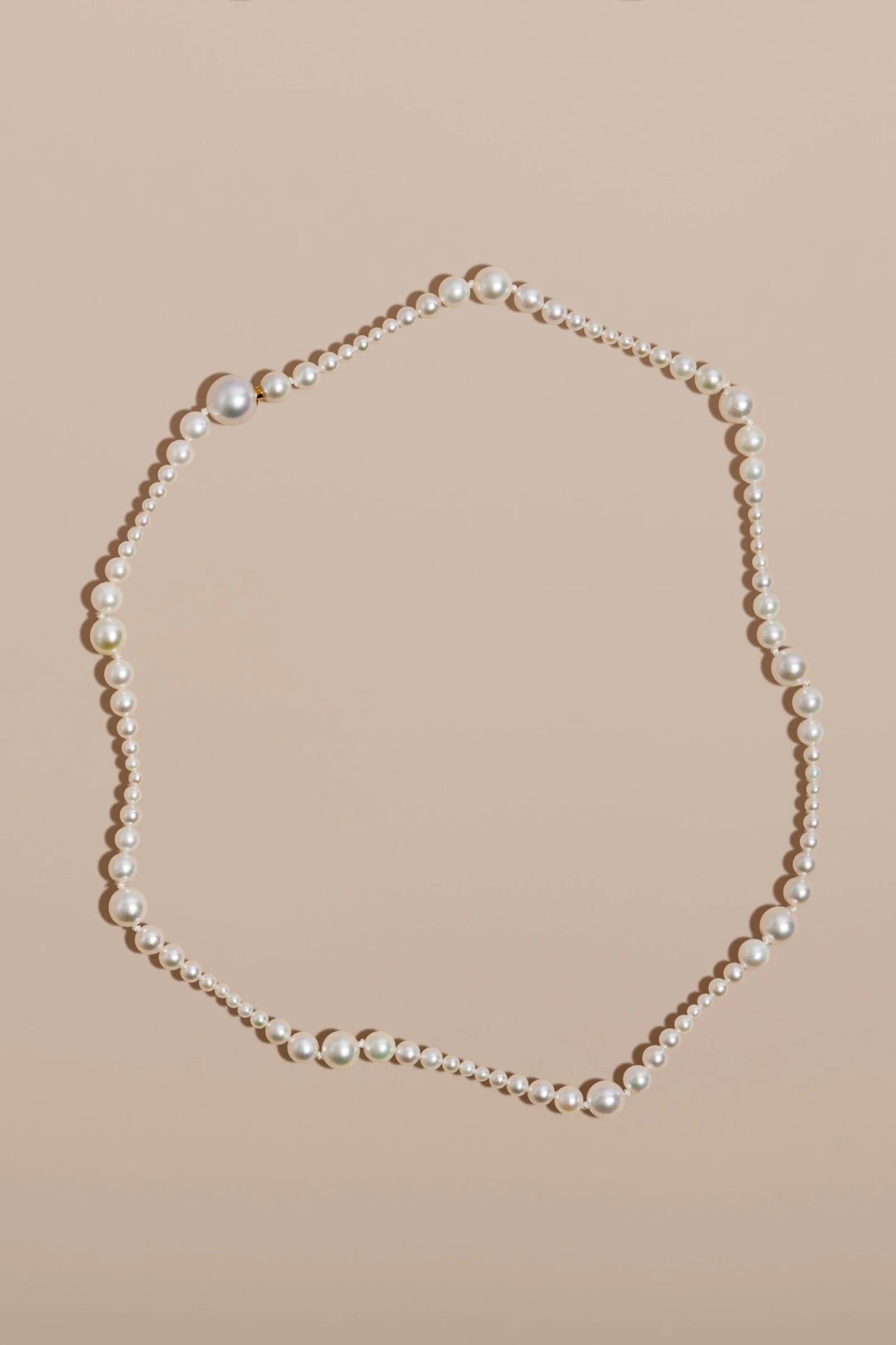 VELA WHITE PEARLS NECKLACE