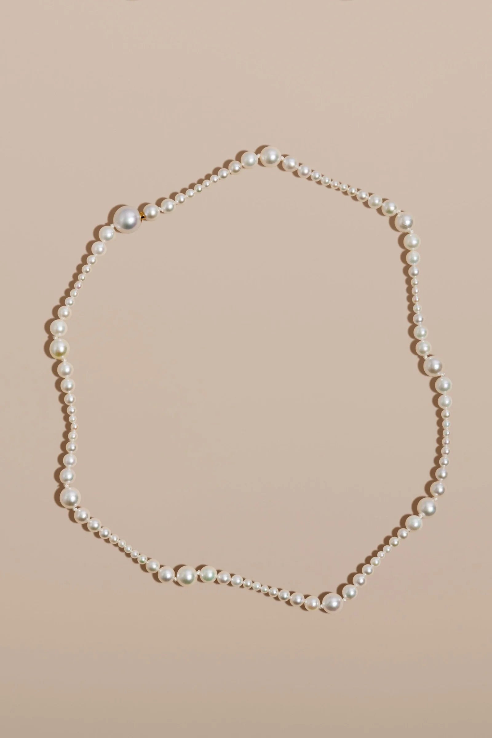 VELA WHITE PEARLS NECKLACE