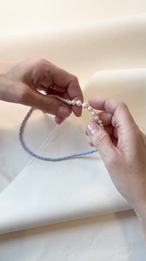 VINTAGE GLASS BEAD &amp; PEARL NECKLACE 01 – HAND-KNOTTED SILK