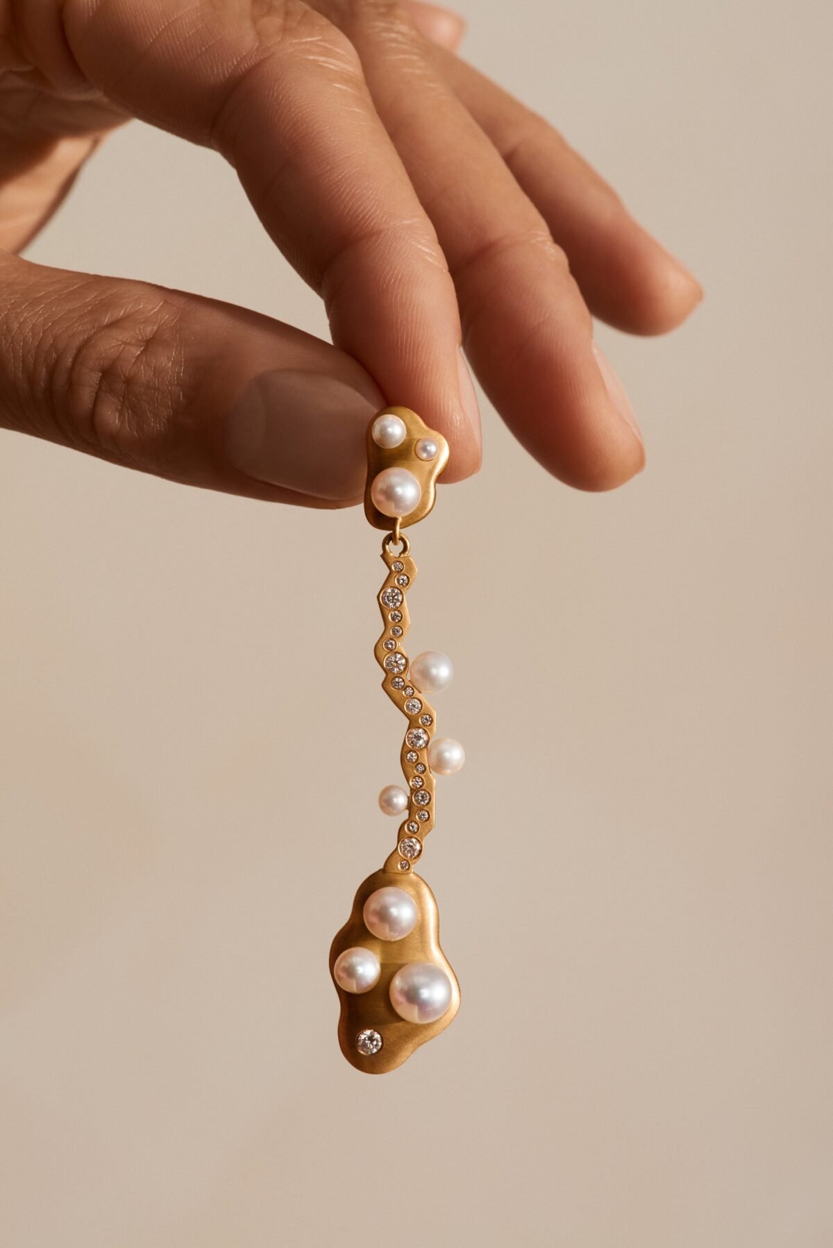 Gold 18K Freshwater Pearls Earring Diamond Diamonds Single Earpiece Danish Design Jo Riis-Hansen Jewelry Earrings Jewellery Handmade Art Smykker Ørering Dansk Design Håndlavet Øreringe Specielt Design Kunst Perler Guld Diamanter