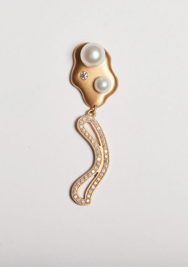 Gold 18K Freshwater Pearls Earring Diamond Diamonds Single Earpiece Danish Design Jo Riis-Hansen Jewelry Earrings Jewellery Handmade Art Smykker Ørering Dansk Design Håndlavet Øreringe Specielt Design Kunst Perler Guld Diamanter