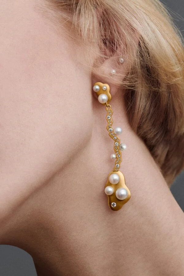 Gold 18K Freshwater Pearls Earring Diamond Diamonds Single Earpiece Danish Design Jo Riis-Hansen Jewelry Earrings Jewellery Handmade Art Smykker Ørering Dansk Design Håndlavet Øreringe Specielt Design Kunst Perler Guld Diamanter