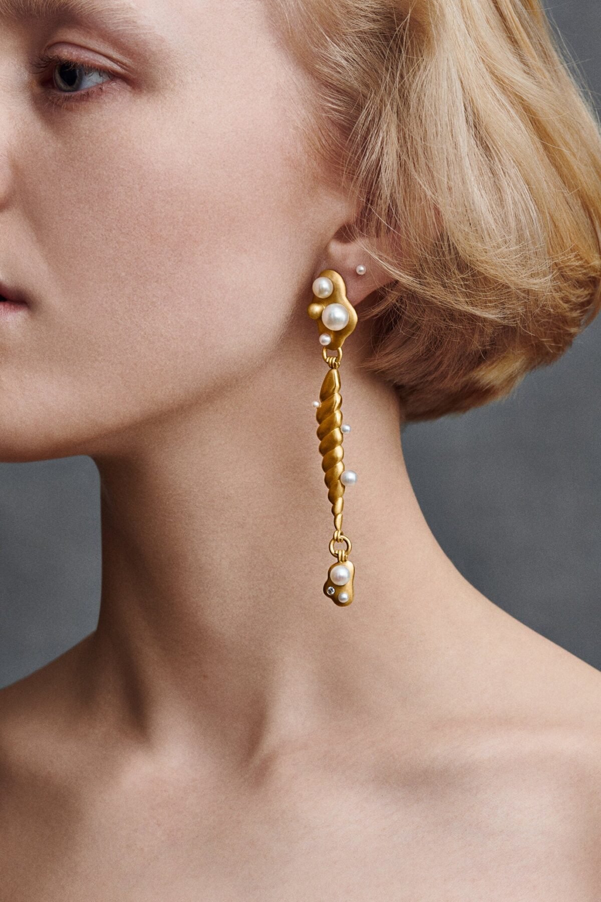 Gold 18K Freshwater Pearls Earring Diamond Diamonds Single Earpiece Danish Design Jo Riis-Hansen Jewelry Earrings Jewellery Handmade Art Smykker Ørering Dansk Design Håndlavet Øreringe Specielt Design Kunst Perler Guld Diamanter