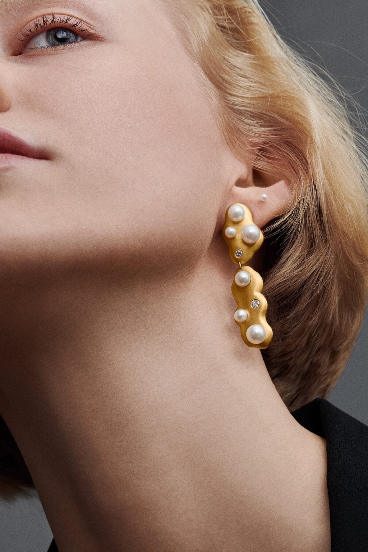 Gold 18K Freshwater Pearls Earring Diamond Diamonds Single Earpiece Danish Design Jo Riis-Hansen Jewelry Earrings Jewellery Handmade Art Smykker Ørering Dansk Design Håndlavet Øreringe Specielt Design Kunst Perler Guld Diamanter