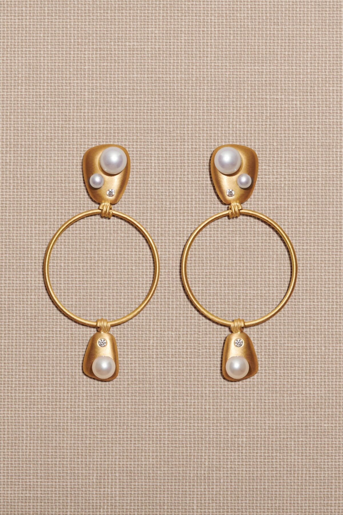 Gold 18K Freshwater Pearls Earring Diamond Diamonds Single Earpiece Danish Design Jo Riis-Hansen Jewelry Earrings Jewellery Handmade Art Smykker Ørering Dansk Design Håndlavet Øreringe Specielt Design Kunst Perler Guld Diamanter