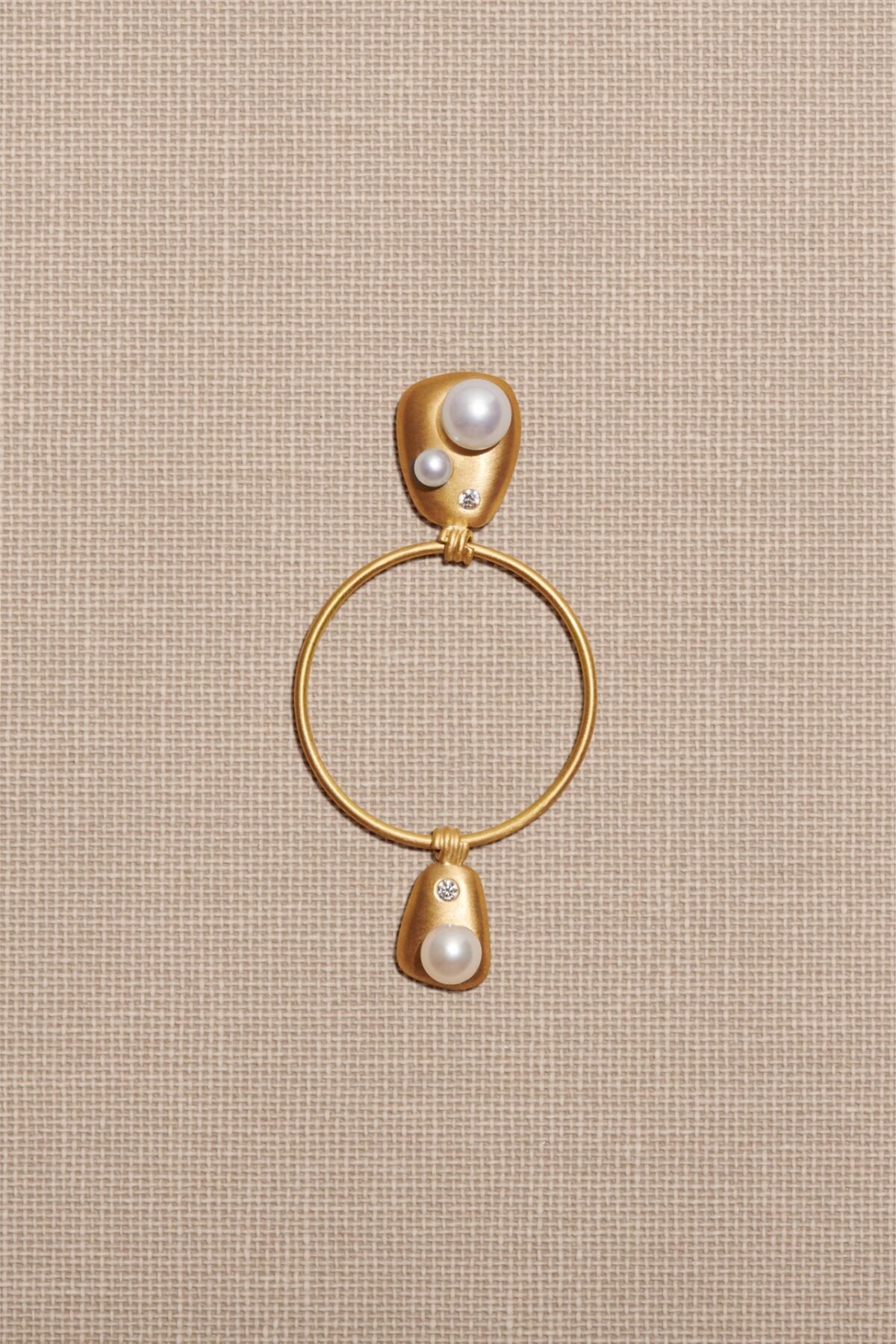 Gold 18K Freshwater Pearls Earring Diamond Diamonds Single Earpiece Danish Design Jo Riis-Hansen Jewelry Earrings Jewellery Handmade Art Smykker Ørering Dansk Design Håndlavet Øreringe Specielt Design Kunst Perler Guld Diamanter