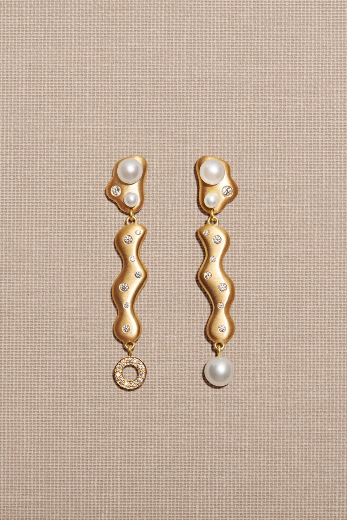 Gold 18K Freshwater Pearls Earring Diamond Diamonds Single Earpiece Danish Design Jo Riis-Hansen Jewelry Earrings Jewellery Handmade Art Smykker Ørering Dansk Design Håndlavet Øreringe Specielt Design Kunst Perler Guld Diamanter