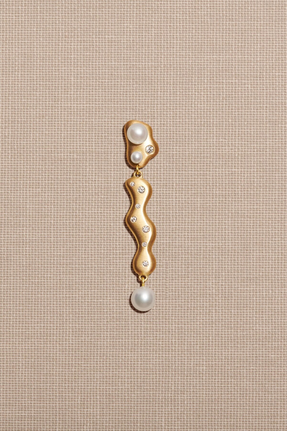 Gold 18K Freshwater Pearls Earring Diamond Diamonds Single Earpiece Danish Design Jo Riis-Hansen Jewelry Earrings Jewellery Handmade Art Smykker Ørering Dansk Design Håndlavet Øreringe Specielt Design Kunst Perler Guld Diamanter