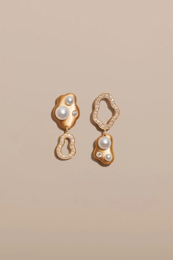 Gold 18K Freshwater Pearls Earring Diamond Diamonds Single Earpiece Danish Design Jo Riis-Hansen Jewelry Earrings Jewellery Handmade Art Smykker Ørering Dansk Design Håndlavet Øreringe Specielt Design Kunst Perler Guld Diamanter