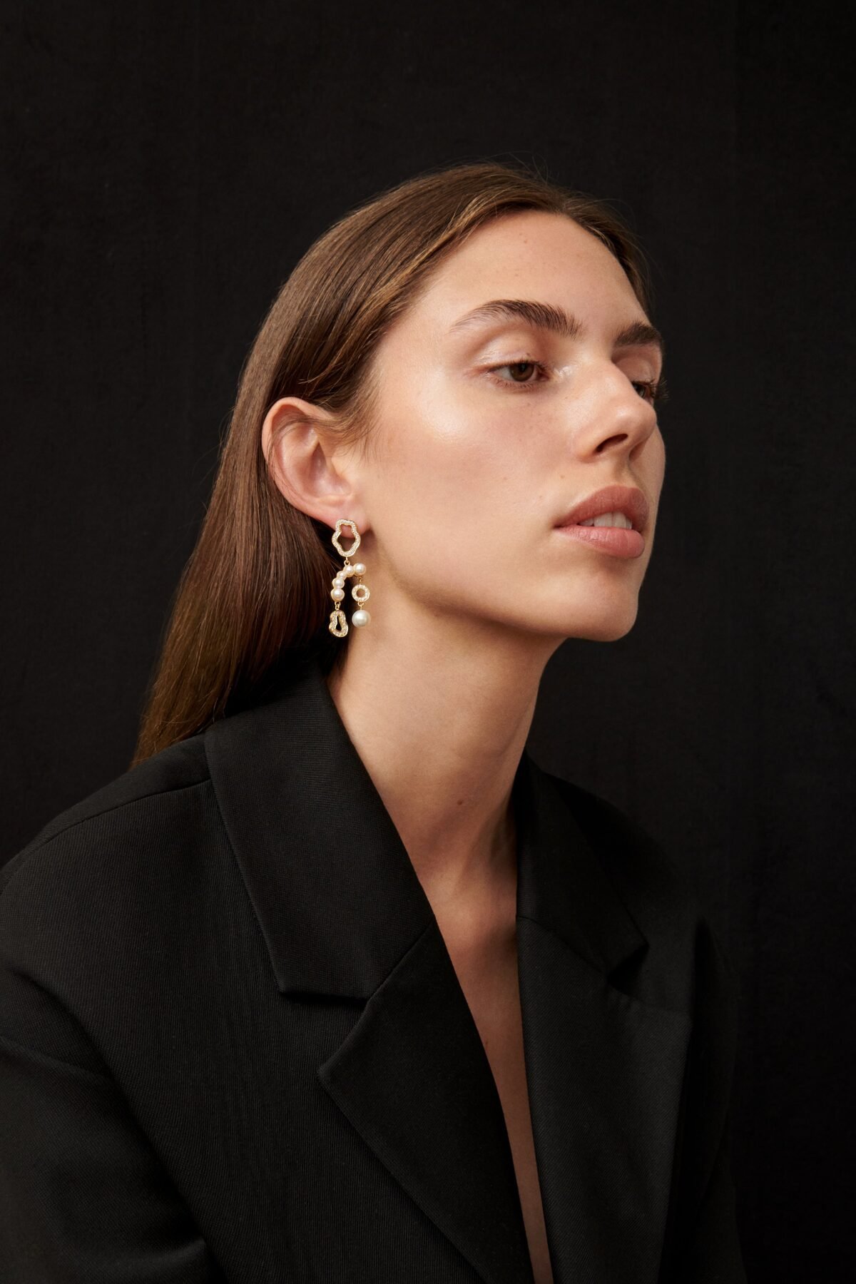 Gold 18K Freshwater Pearls Earring Diamond Diamonds Single Earpiece Danish Design Jo Riis-Hansen Jewelry Earrings Jewellery Handmade Art Smykker Ørering Dansk Design Håndlavet Øreringe Specielt Design Kunst Perler Guld Diamanter