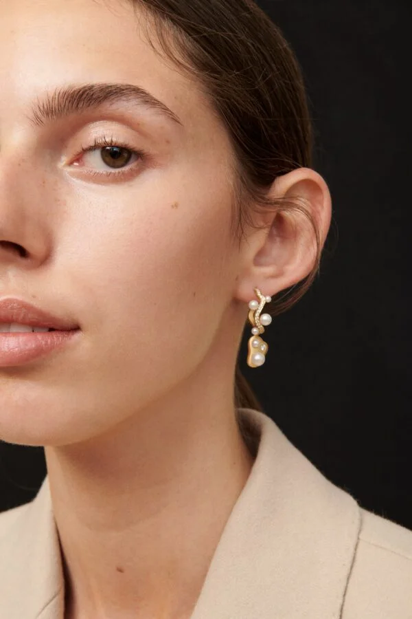 Gold 18K Freshwater Pearls Earring Diamond Diamonds Single Earpiece Danish Design Jo Riis-Hansen Jewelry Earrings Jewellery Handmade Art Smykker Ørering Dansk Design Håndlavet Øreringe Specielt Design Kunst Perler Guld Diamanter